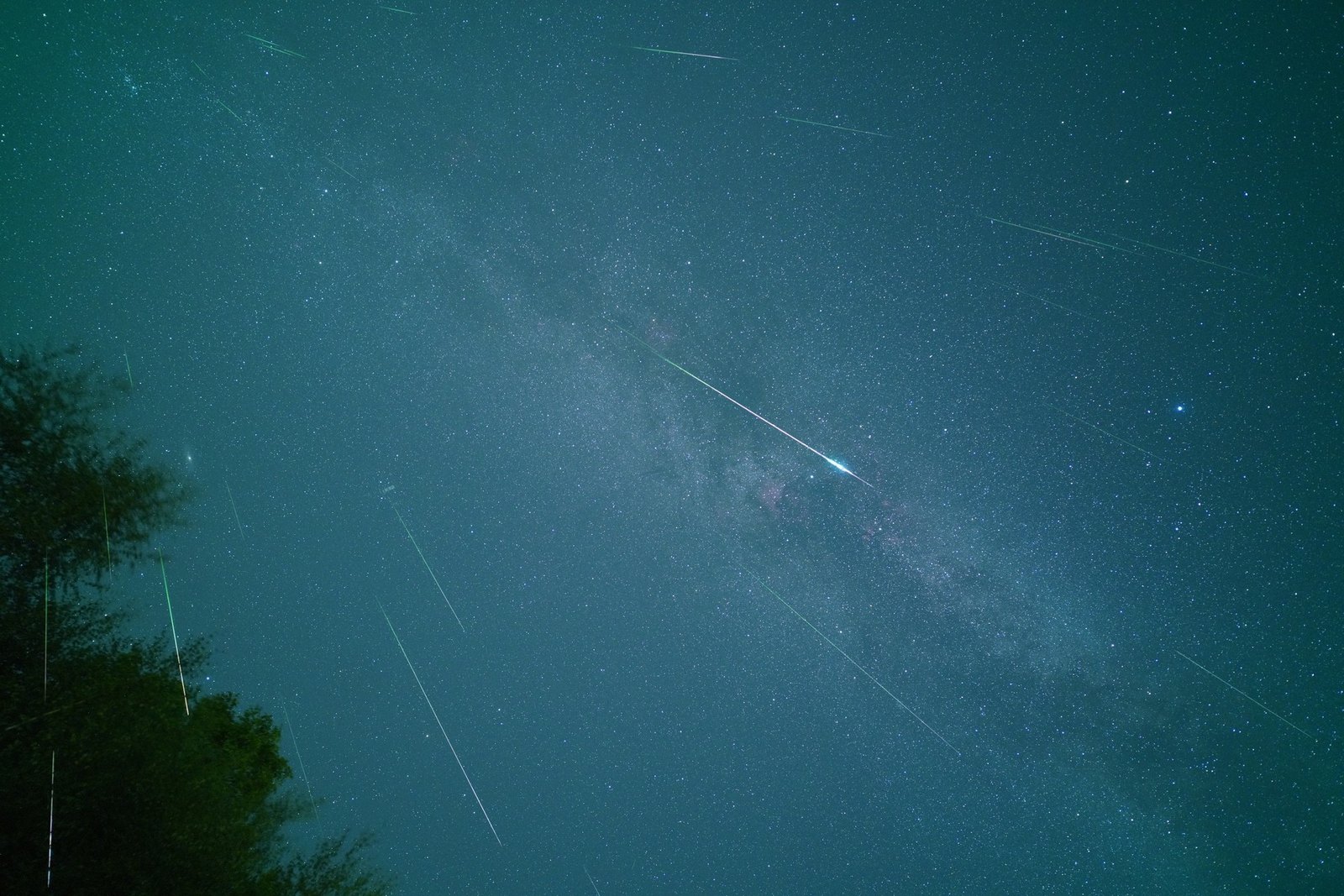 Composite of all shooting stars of one night